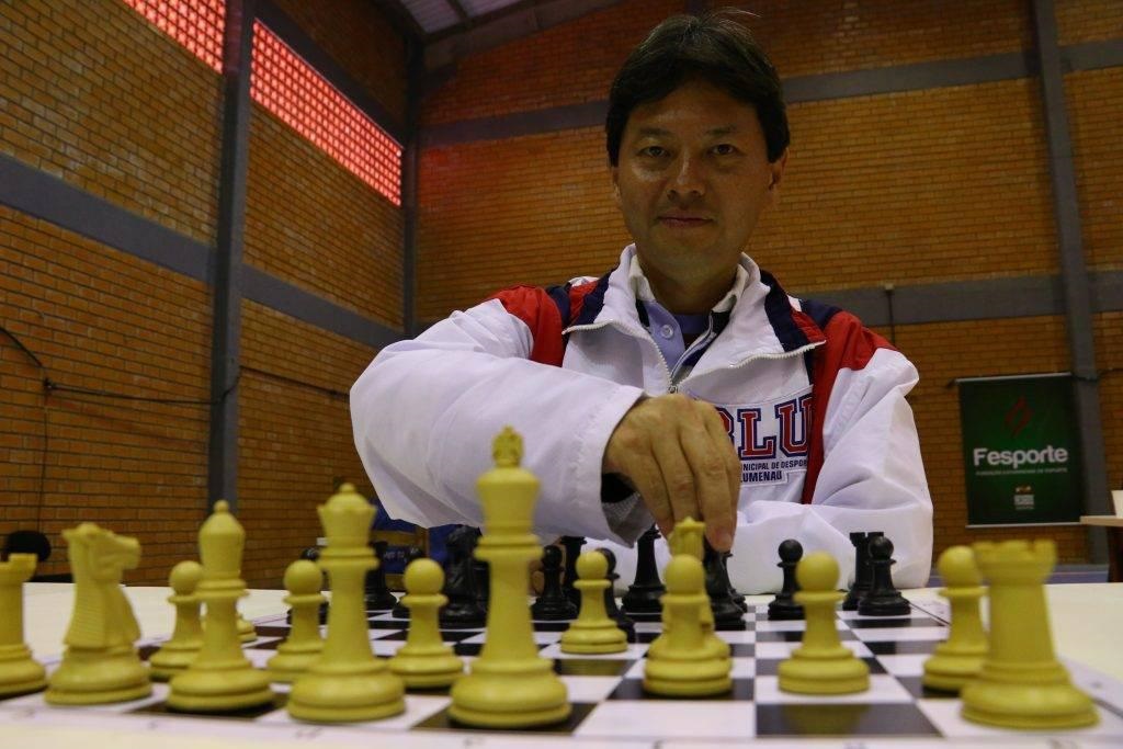 Grande Mestre do xadrez, “Mequinho”, visita Amazônia durante