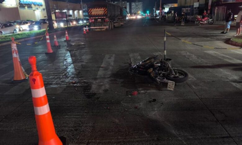 Mulher grávida morre em acidente com caminhão em Goiânia
