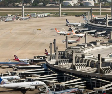 Cidadãos dos EUA, Canadá e Austrália voltam a precisar de visto