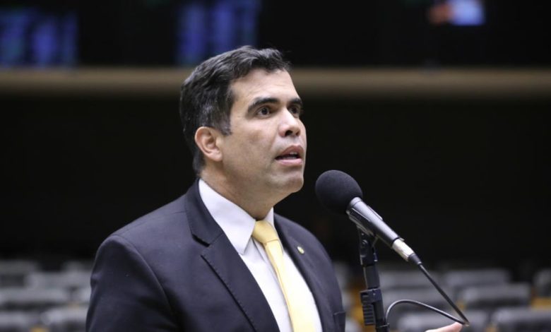 Deputado propõe plebiscito sobre anistia a envolvidos nos atos de 8 de janeiro