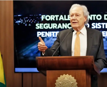 Lewandowski entrega novo texto da PEC da Segurança