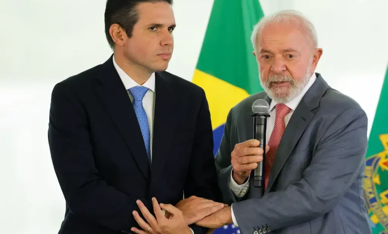 Presidente da Câmara tenta mediar impasse da anistia com o Planalto