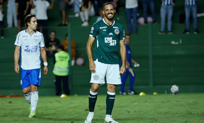 Goiás empata com Paysandu e se mantém na liderança da Série B
