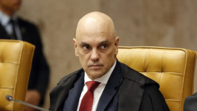 Moraes determina que PF ouça Bolsonaro e Eduardo em 10 dias