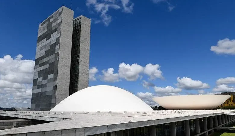 Frentes Parlamentares querem anular aumento do IOF