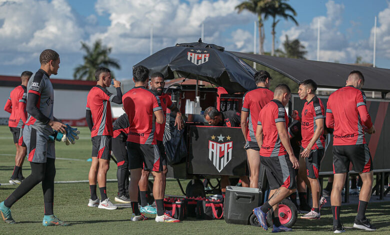 Clássico Goiano e Desafios Fora: o caminho do Atlético-GO para o G4 da Série B