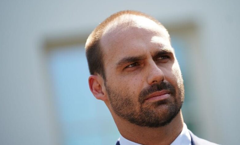 Eduardo admite disputar em 2026 se for desejo de Bolsonaro