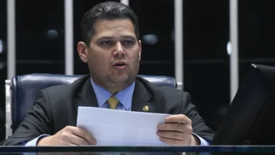 Alcolumbre cogita pautar PEC do fim da reeleição semana que vem