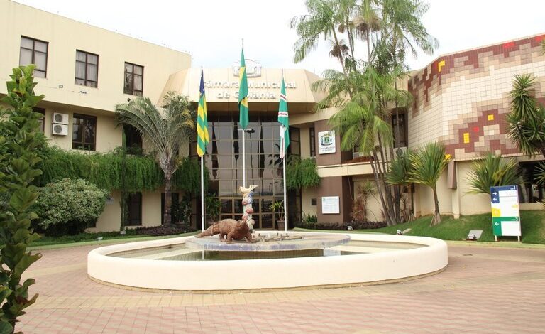 Câmara de Goiânia aprova lixeiras para dejetos de animais com publicidade