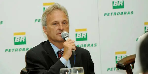 Superintendente da Petrobras demitido após colaborar com investigação de corrupção em contratos
