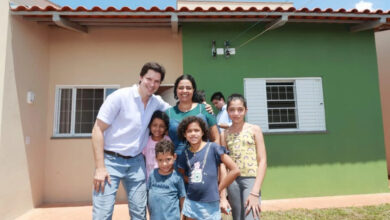 Daniel assina ordens de serviço com 64 prefeituras para 3.230 Casas a Custo Zero