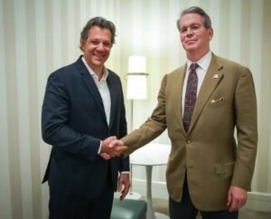 Haddad com secretário do Tesouro dos EUA em meio à guerra comercial 