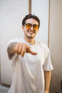 Show gratuito de sertanejo e pop rock embala almoço de Dia das Mães