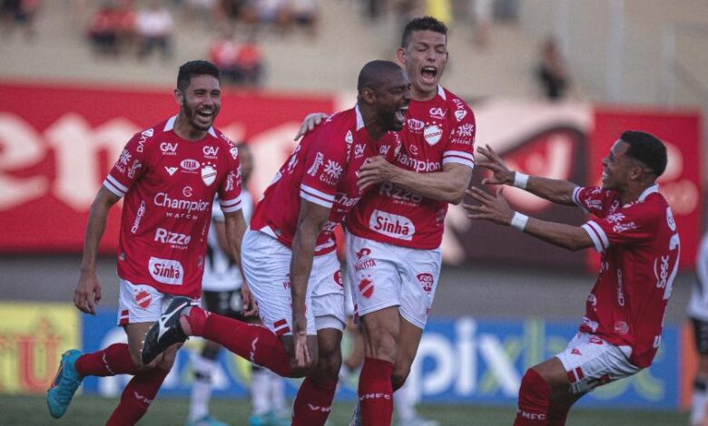 Vila Nova sente a pressão e busca superar desafios na luta pelo acesso à Série A