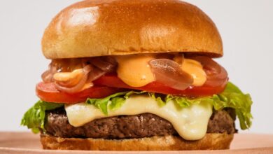 Hambúrguer grátis durante um ano para os 100 primeiros clientes nesta quarta-feira