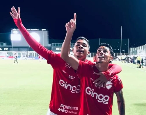 Vila assume liderança da Série B