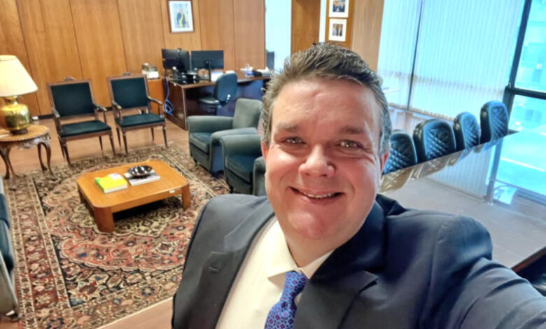 Ressarcimento do INSS não foi tratado em reunião de ministro com Lula