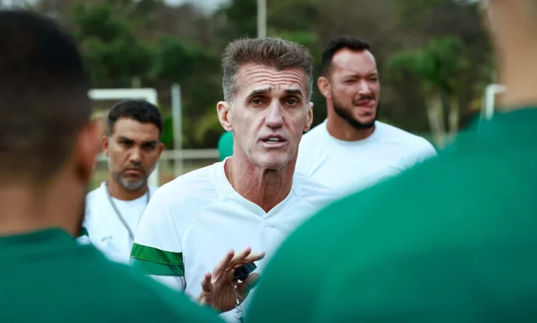 Goiás busca manter liderança na Série B após tropeço em casa