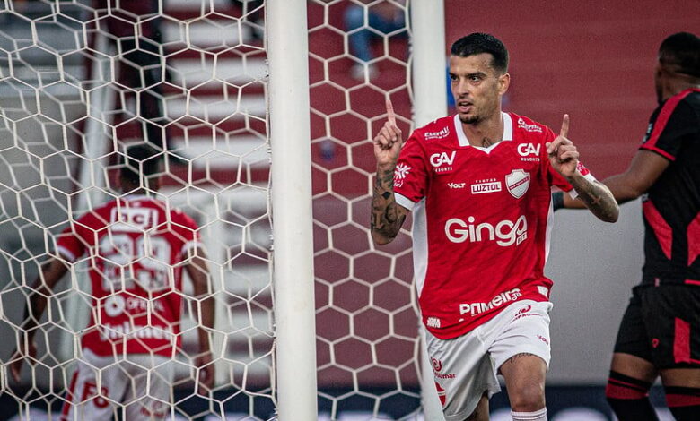 Vila Nova vence clássico goiano e retoma caminho das vitórias