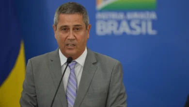 Braga Netto deve informar sobre voo à capital em 24h