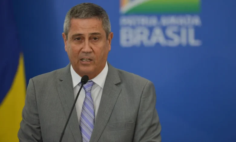 Braga Netto deve informar sobre voo à capital em 24h