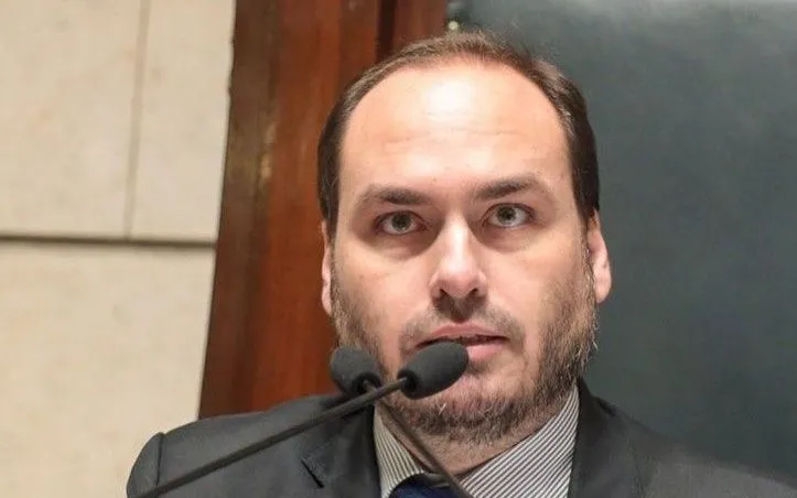 Carlos Bolsonaro indiciado por monitoramento na Abin