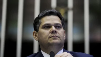 Alcolumbre impede Bolsonaro de ser anistiado em novo PL