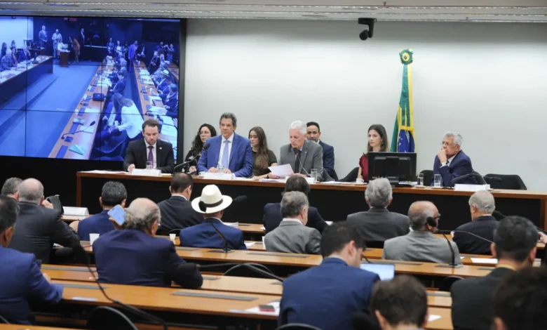 Sessão da Câmara termina em bate-boca e gritos generalizados