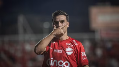 A Montanha-Russa Colorada: O desempenho do Vila Nova na Série B