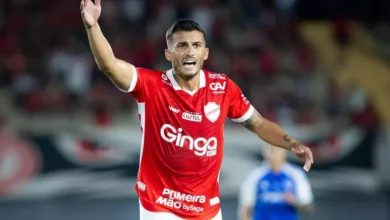 Vila empata fora de casa e segue na briga pelo G-4