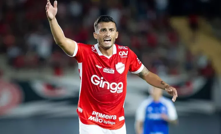 Vila empata fora de casa e segue na briga pelo G-4