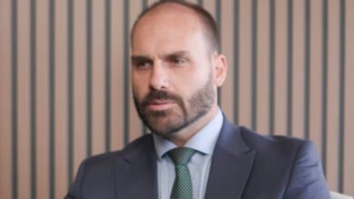 Silêncio de Eduardo Bolsonaro diante dos primeiros contatos da Polícia Federal