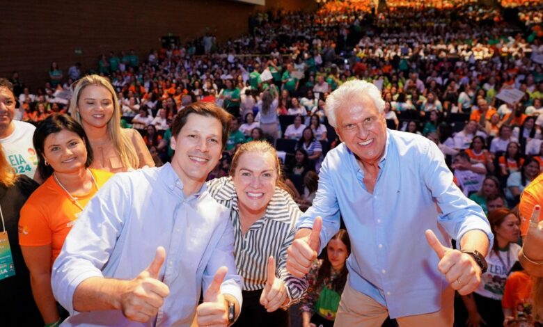 Governo de Goiás condecora escolas públicas municipais por alfabetização