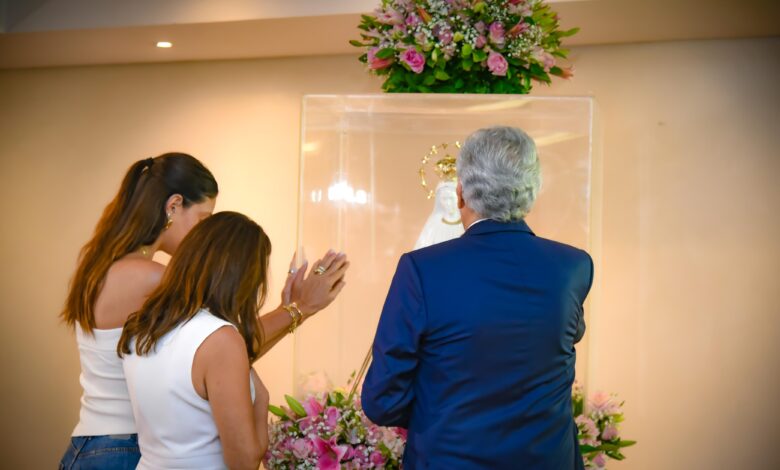 Imagem de Nossa Senhora das Graças marca abertura do Palácio das Esmeraldas à comunidade