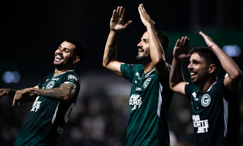 Goiás vence e dispara na liderança rumo à Série A