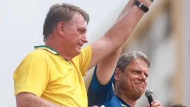 Em meio à tensão do tarifaço, Tarcísio almoça com Bolsonaro