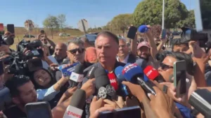 PF na casa de Bolsonaro: 14 mil dólares e possível plano de fuga investigados