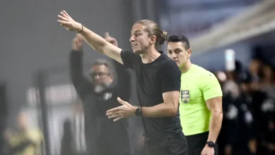 Filipe Luís não comenta situação de Pedro no Flamengo