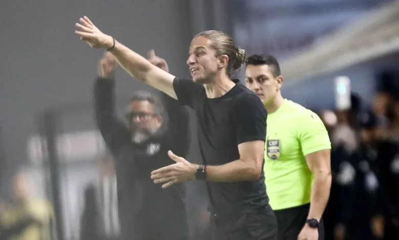 Filipe Luís não comenta situação de Pedro no Flamengo