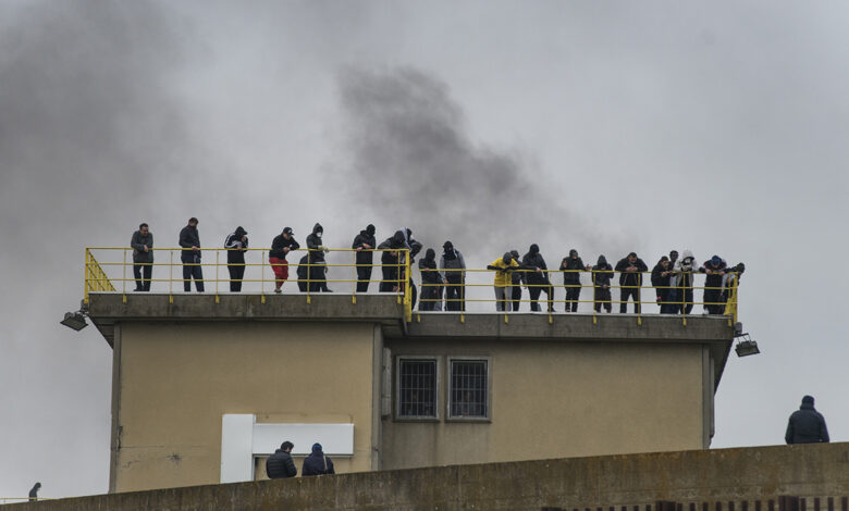 Zambelli detida em prisão superlotada e condições precárias