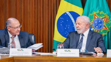 Lula agenda reunião urgente diante de novas tarifas de Trump de 50%