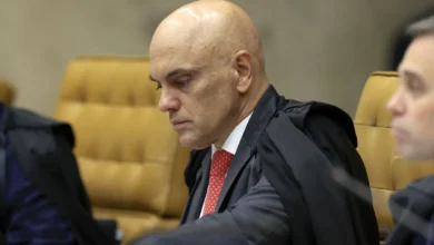 Moraes adverte Bolsonaro sem prisão