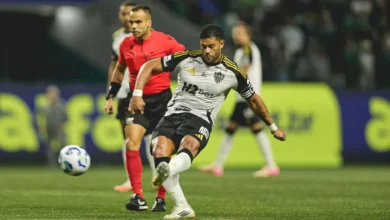 Hulk bate de frente com torcida