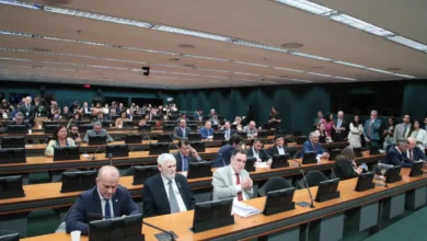 Análise da PEC é Adiada na CCJ da Câmara