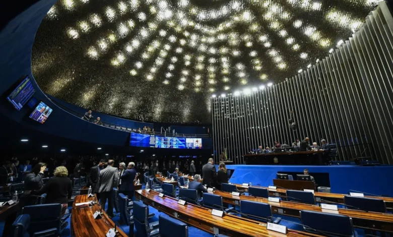 Senado aprova PEC de dívidas de prefeituras