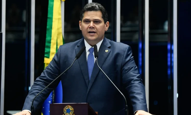 Alcolumbre desafia Lula e promete promulgar aumento de deputados