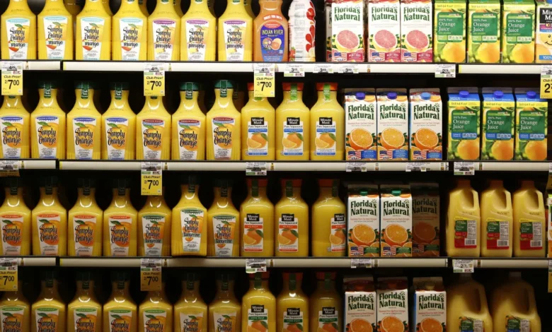 Vendas de suco e frutas presas