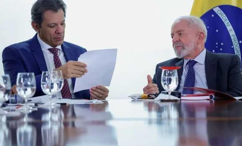 PT articula Haddad para cenários futuros de Lula