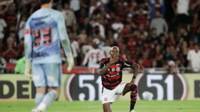 Flamengo vence, mantém Liderança e "afunda" São Paulo perto do Z-4