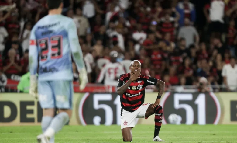 Flamengo vence, mantém Liderança e "afunda" São Paulo perto do Z-4
